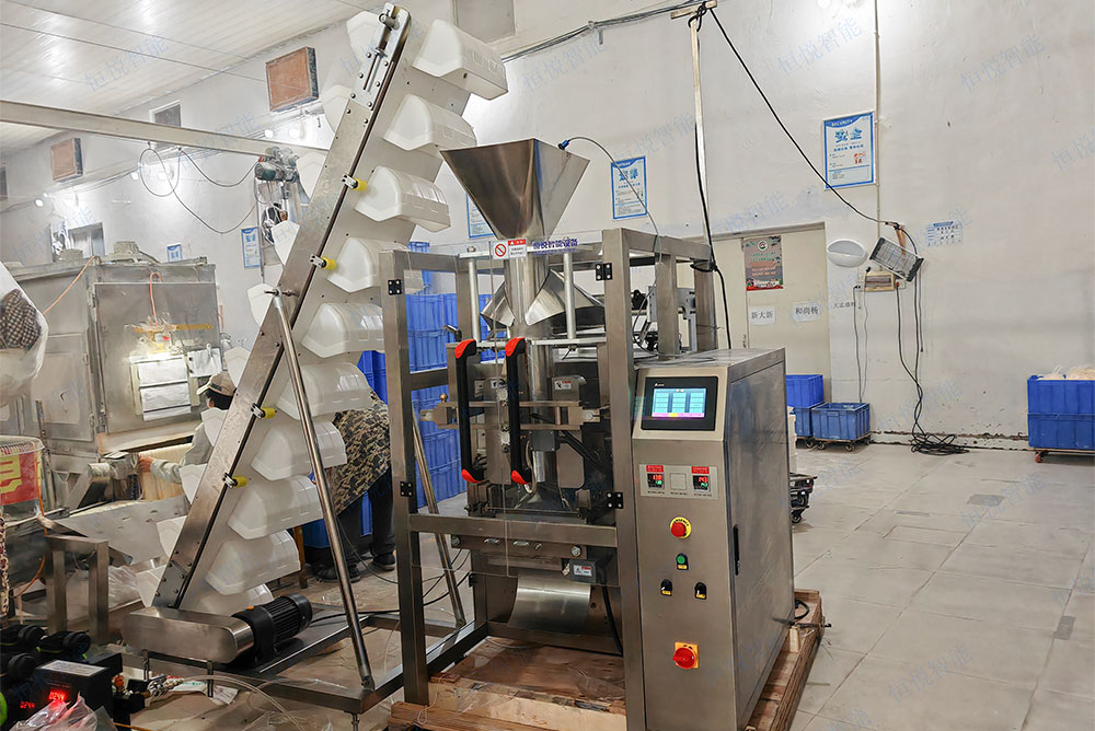 鮮濕面條包裝機(jī)是一種專門用于對(duì)鮮面條進(jìn)行定量分裝的自動(dòng)化包裝機(jī)械設(shè)備 鮮濕面條包裝機(jī)是一種專門用于對(duì)鮮面條進(jìn)行定量分裝的自動(dòng)化包裝機(jī)械設(shè)備