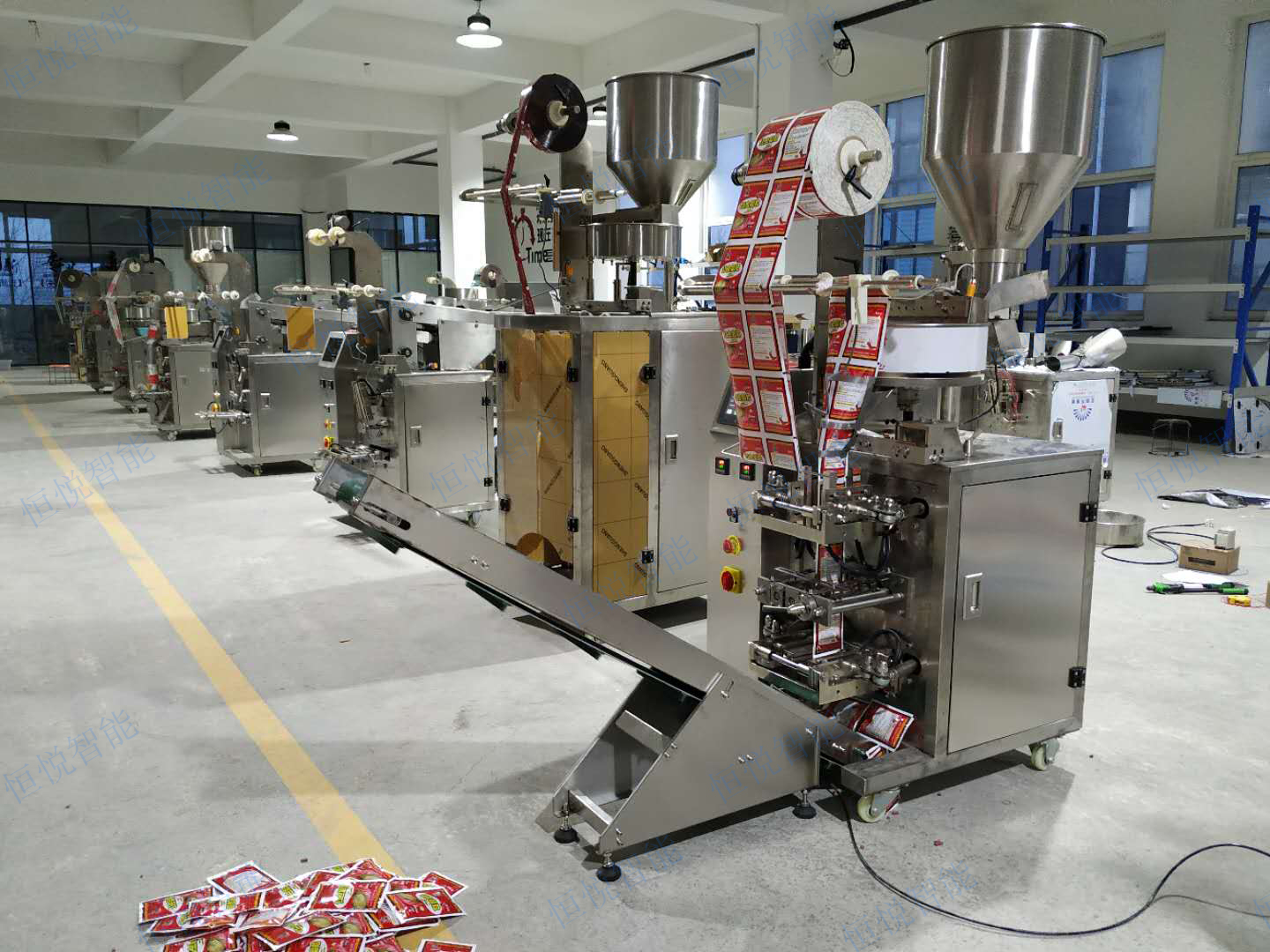 小顆粒四邊封包裝機(jī) 小顆粒四邊封包裝機(jī)