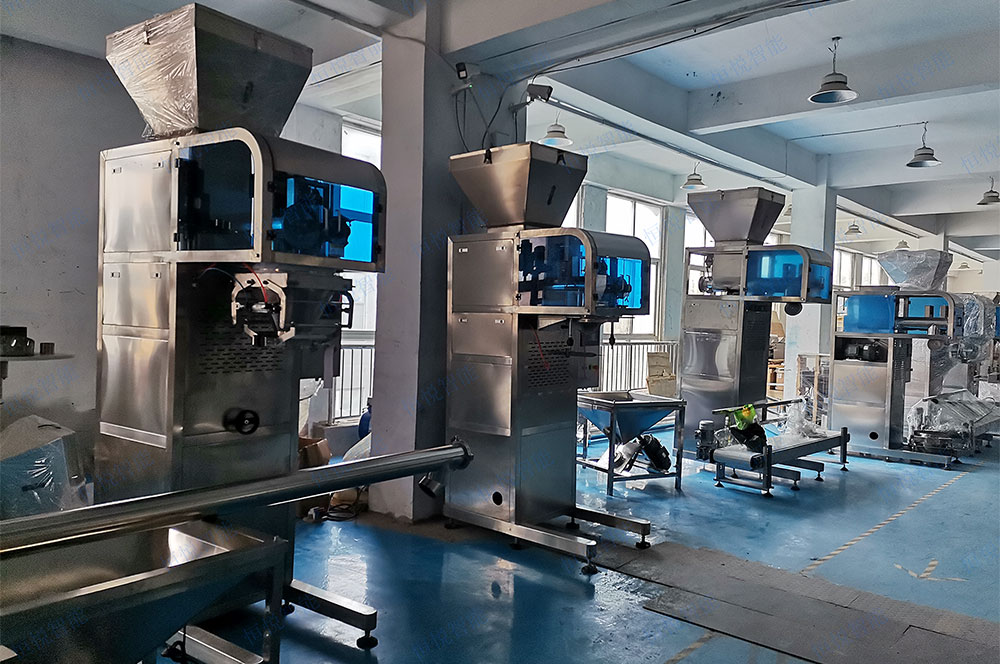 葉面肥自動(dòng)包裝機(jī)通過(guò) “精準(zhǔn)計(jì)量 + 密封包裝 + 智能控制