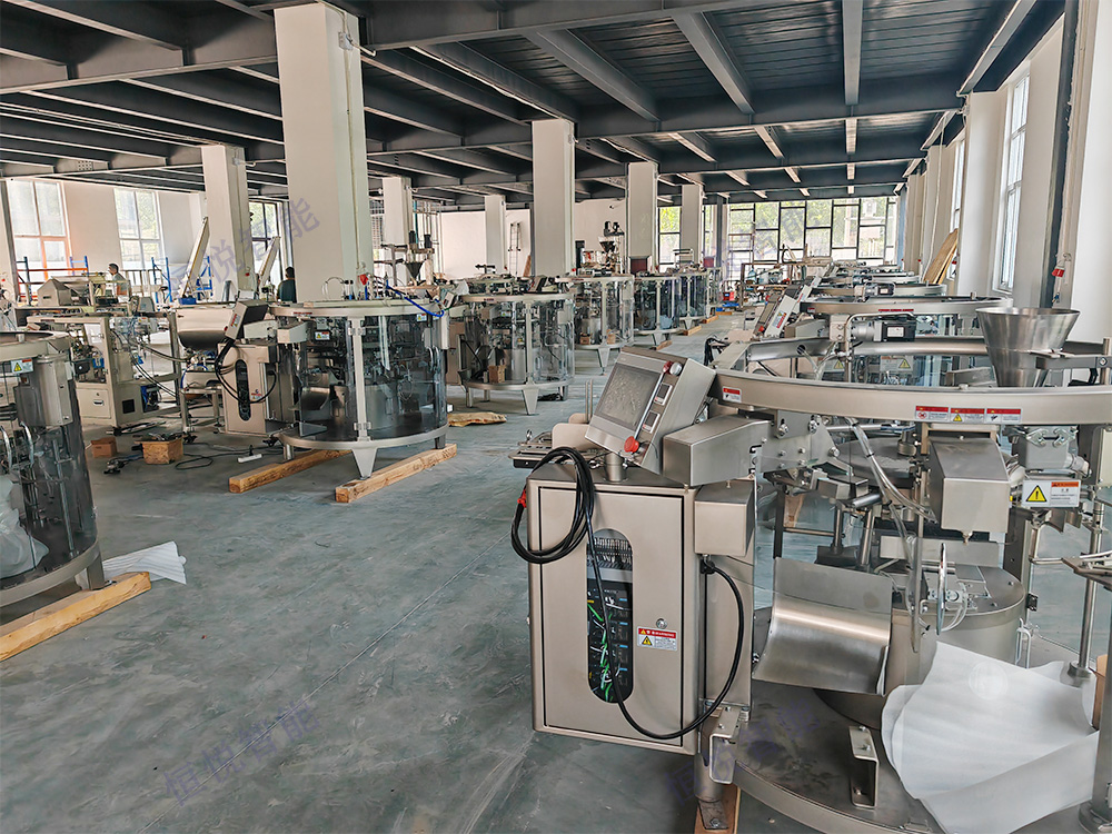 給袋式自動(dòng)包裝機(jī)連續(xù)作業(yè)