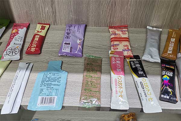 奶茶粉末包裝機可采用三邊封、四邊封、圓角袋型